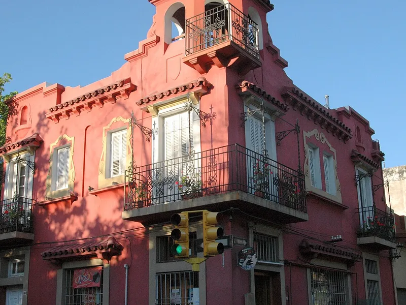 Pink house — Calle Paysandú, Montevideo