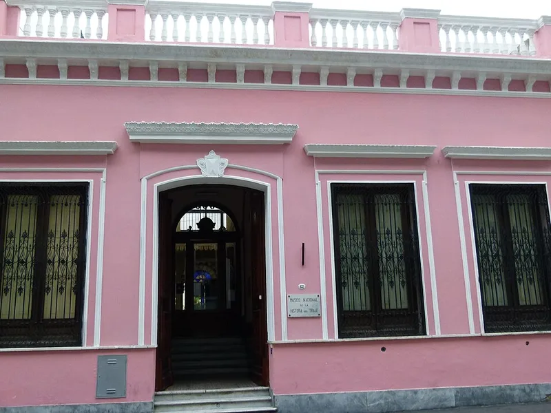 Pink landmark — Museo de la Historia del Traje, Buenos Aires