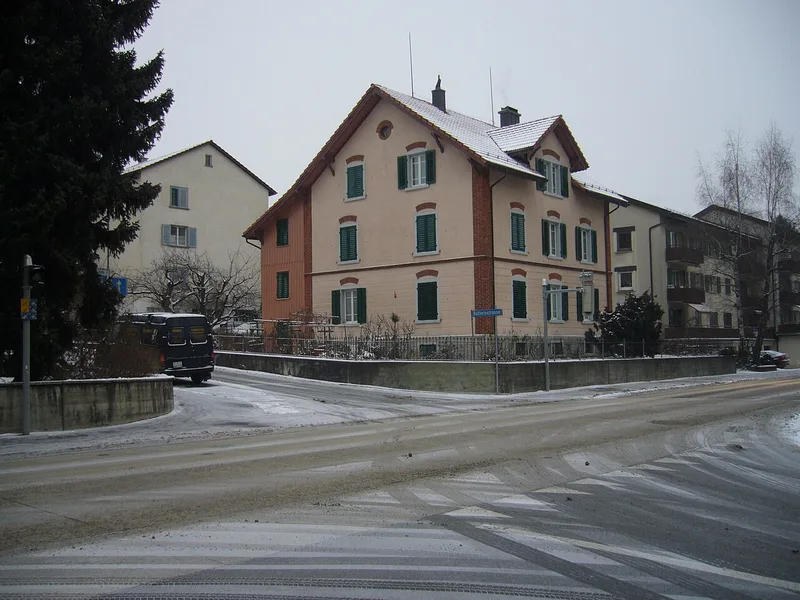 Pink house — Neugutstrasse, Wallisellen