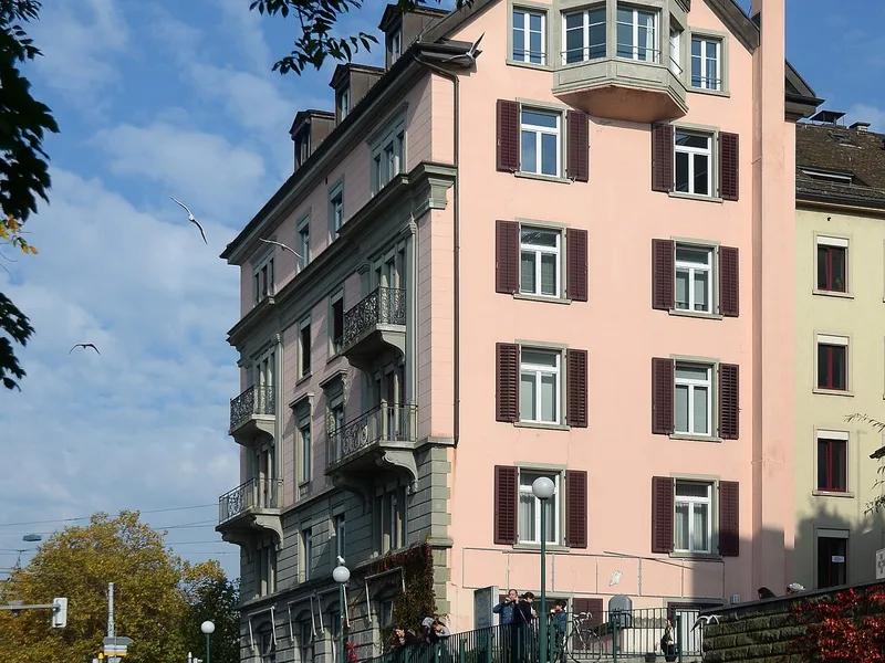 Pink facade — Usteristrasse, Zurich